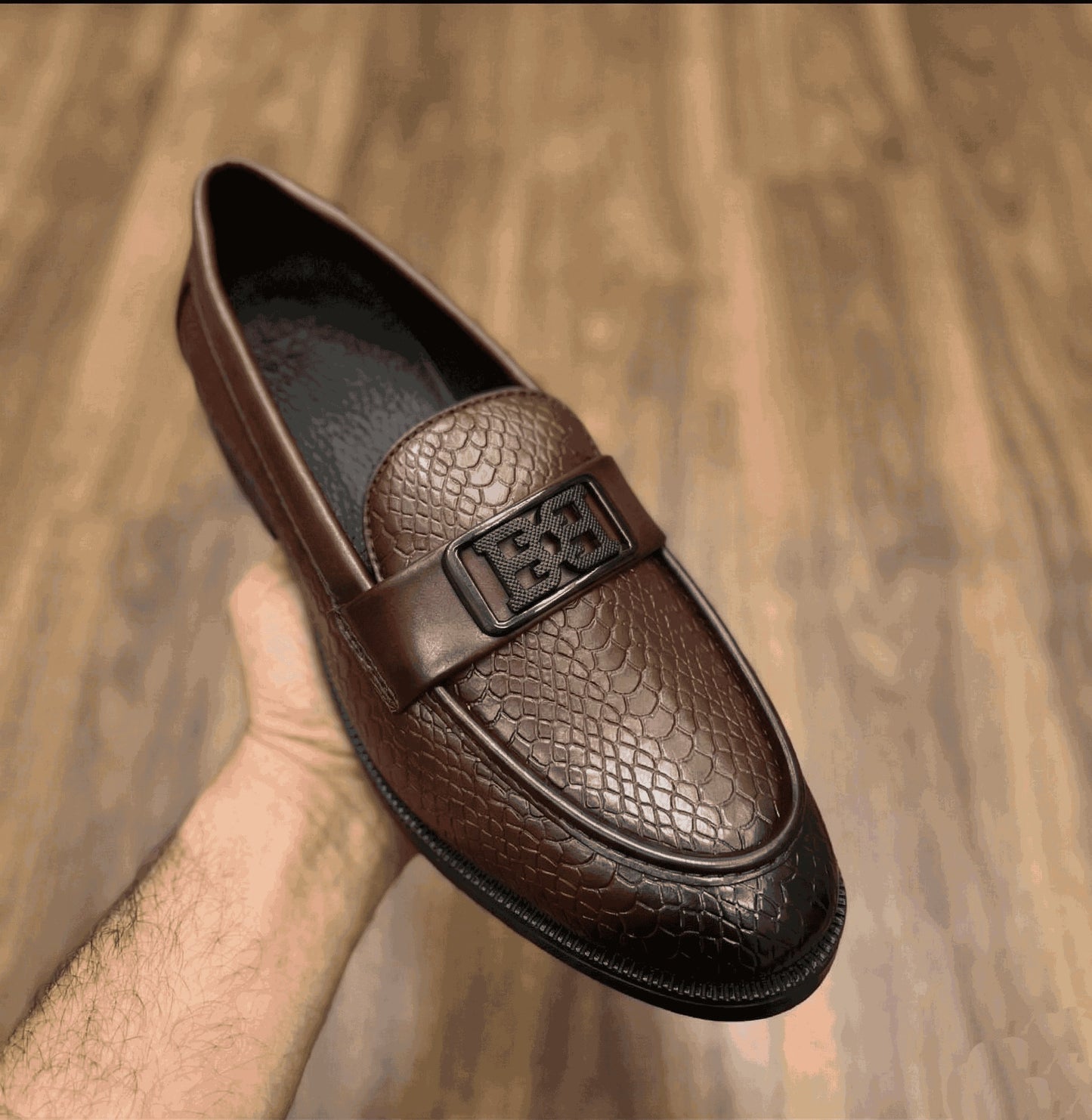 Men’s Premium Buckle Moccasins – Croc Texture Slip-On Loafers