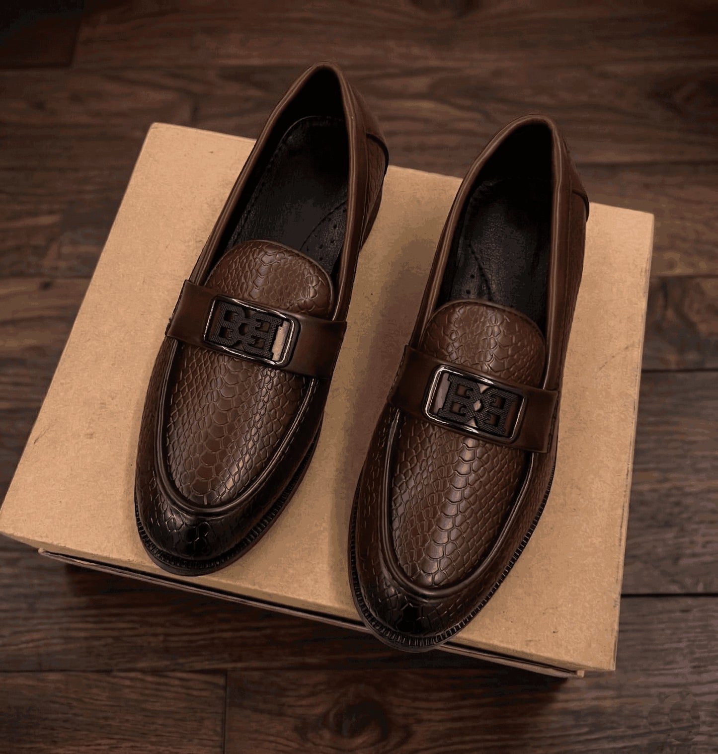 Men’s Premium Buckle Moccasins – Croc Texture Slip-On Loafers