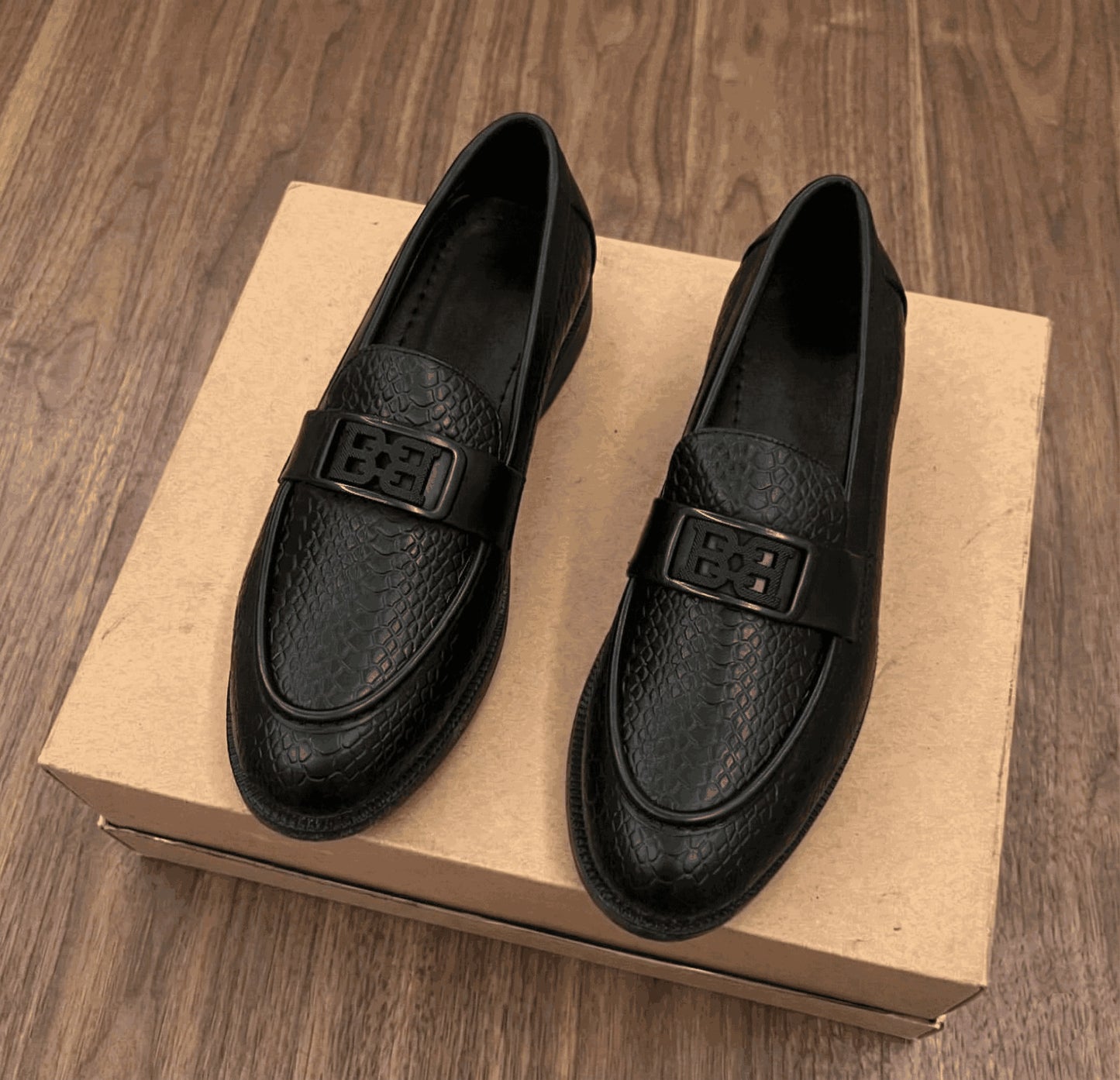 Men’s Premium Buckle Moccasins – Croc Texture Slip-On Loafers